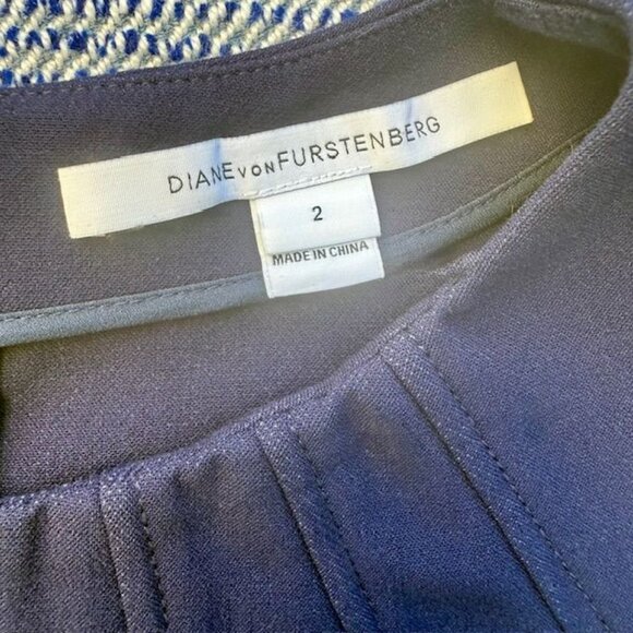Diane Von Furstenberg Navy Blue Sleeveless Top Size 2 With Back Zipper & Pleated - Picture 4 of 10